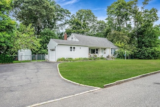 462 Bayport Ave, Bayport, NY 11705