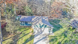712 Browne Ave, Norton Shores, MI 49441