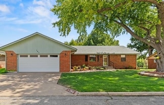 704 Park Blvd, Watonga, OK 73772