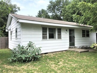 304 S 5th St, Garden City, MO 64747