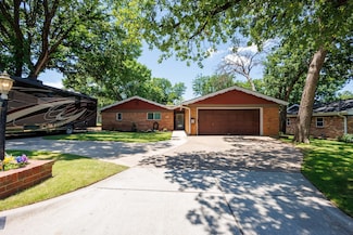 841 Patti Dr, Bedford, TX 76022