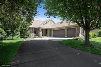 8 Larch Ln, Saint Paul, MN 55127
