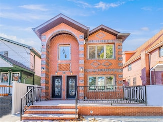 4634 211th St, Bayside, NY 11361