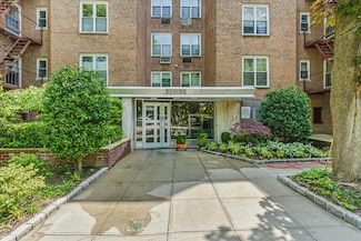 209-80 18th Ave Unit 4D, Bayside, NY 11360