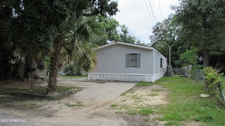 1724 Wisteria St, Gulfport, MS 39501