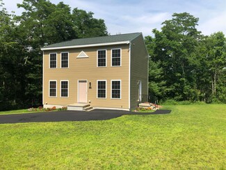 11 Woodward Ln, Falmouth, ME 04105