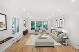 35 Jordan Ln, Stamford, CT 06903
