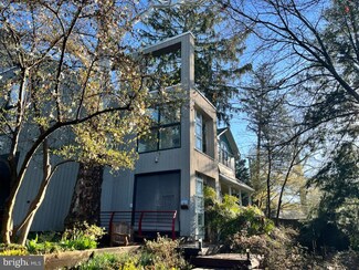 7503 Macarthur Blvd, Cabin John, MD 20818