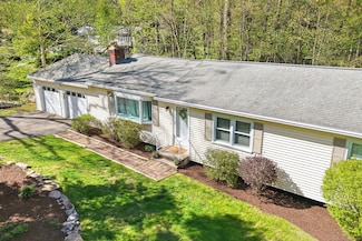 82 Village Dr, Shelton, CT 06484