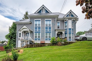 34 High St, Lyons, NY 14489