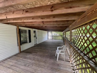 15009 Canary Dr, Brookville, IN 47012