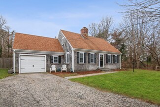 25 Bayberry Ln, Barnstable, MA 02630