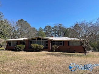 705 S River St, Centre, AL 35960