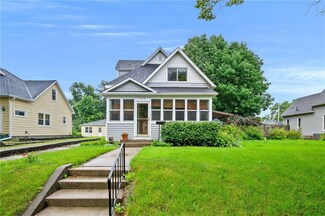 517 9th St, West Des Moines, IA 50265
