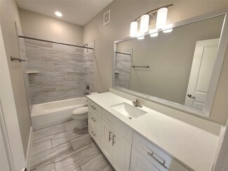 1720 Crestdale Dr Unit 2201, Houston, TX 77080