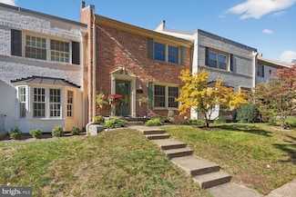 5944 Queenston St, Springfield, VA 22152