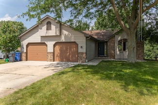 202 Sunset Cir, Columbus, WI 53925