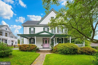 28 N Altamont Ave, Thurmont, MD 21788