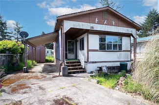 131 Victoria Loop NE, Ocean Shores, WA 98569