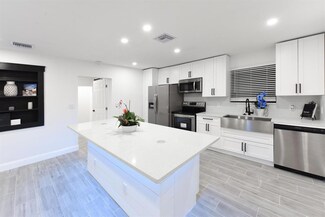 2070 NW 2nd St, Boynton Beach, FL 33435