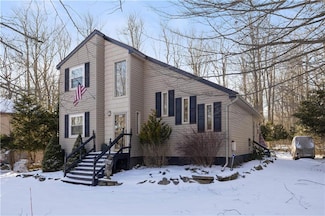 2607 Foxledge Dr, Tobyhanna, PA 18466