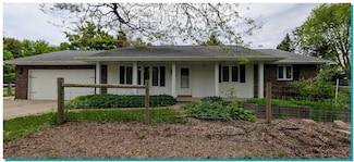 4310 Hillcrest Dr, Oneida, WI 54155