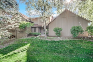 5805 Wild Plum Rd, Crystal Lake, IL 60014