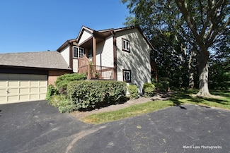362 Sandhurst Cir Unit 8, Glen Ellyn, IL 60137