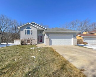 3824 Kingsway Dr, Crown Point, IN 46307