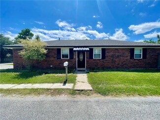 114 8th St, Chalmette, LA 70043