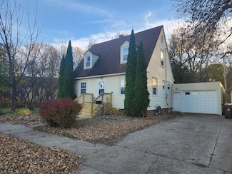 301 W Saratoga St, Marshall, MN 56258