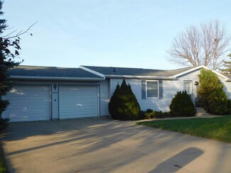 284 Red Maple Ave, Cresco, IA 52136