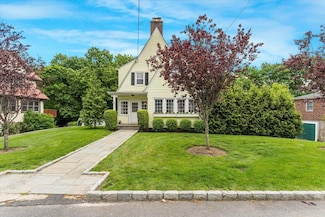 21 Chester Place, New Rochelle, NY 10801