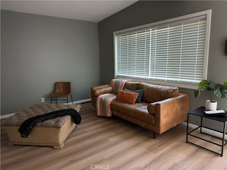 1735 Chestnut Ave, Long Beach, CA 90813