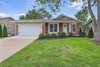 7 Oak Knoll Dr, Saint Peters, MO 63376