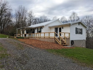 723 Nobe Rd, Big Bend, WV 26136
