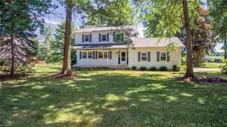 2556 Emmons Dr, Clinton, OH 44216