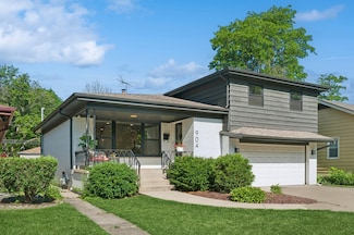 904 Florence Dr, Park Ridge, IL 60068