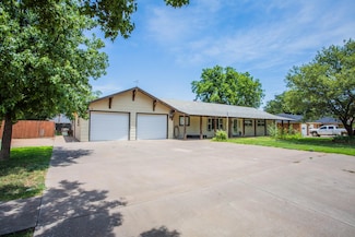 1112 8th St, Olton, TX 79064