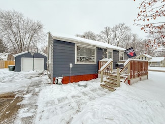 615 W 9th St, Sterling, IL 61081