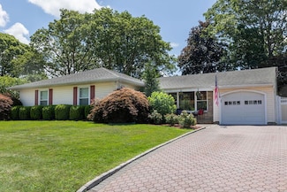 24 Taylor St, Port Jefferson Station, NY 11776