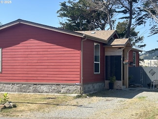 94223 1st St, Gold Beach, OR 97444