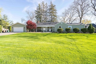 5024 Ashworth Rd, West Des Moines, IA 50266