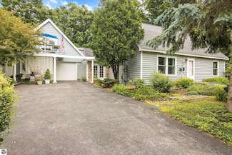 7271 S Dunns Farm Rd, Maple City, MI 49664
