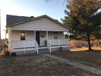 1113 N 5th St, Atchison, KS 66002