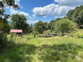 108 Lanning Rd, Clyde, NC 28721