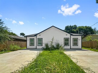 6010 Bobby Burns St, Houston, TX 77028