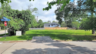 9746 Cedardale Dr, Houston, TX 77055