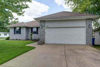 402 S Southgate Dr, Nixa, MO 65714