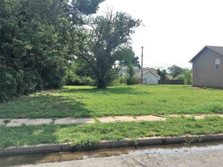 1028 N Wabash Ave, Wichita, KS 67214